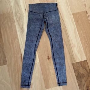 Lululemon Womens Leggings, low rise, 27” leg, size 6